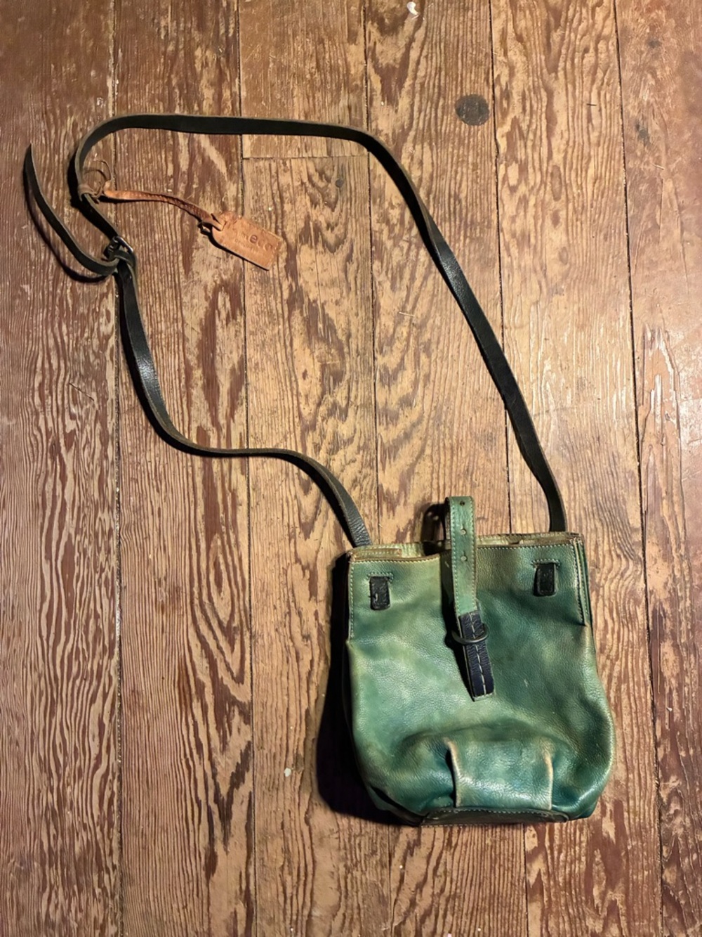 Old Trend Green Leather Crossbody Bag